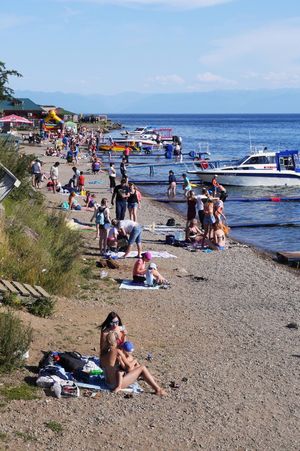 バイカル湖のほとり、リストビヤンカの町からバイカル湖を望む。
