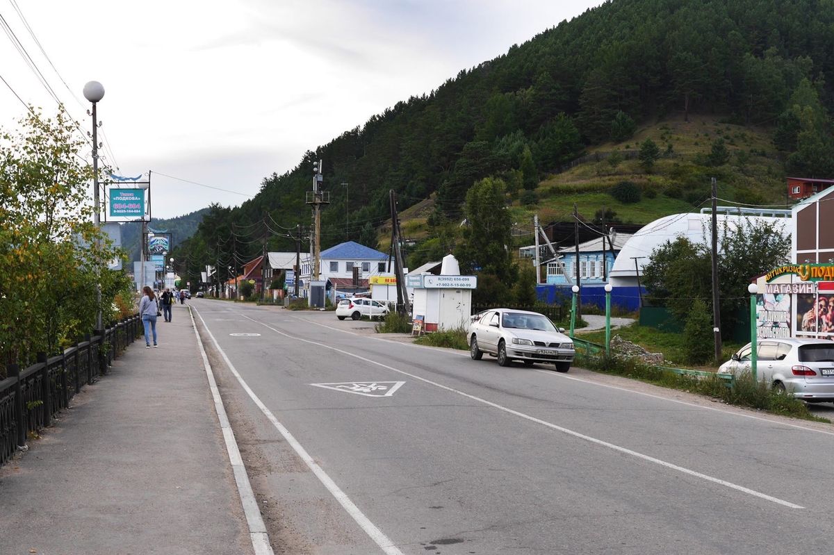 リストビヤンカの町は バイカル湖畔の小さな町。
バイカルアザラシのショーや...