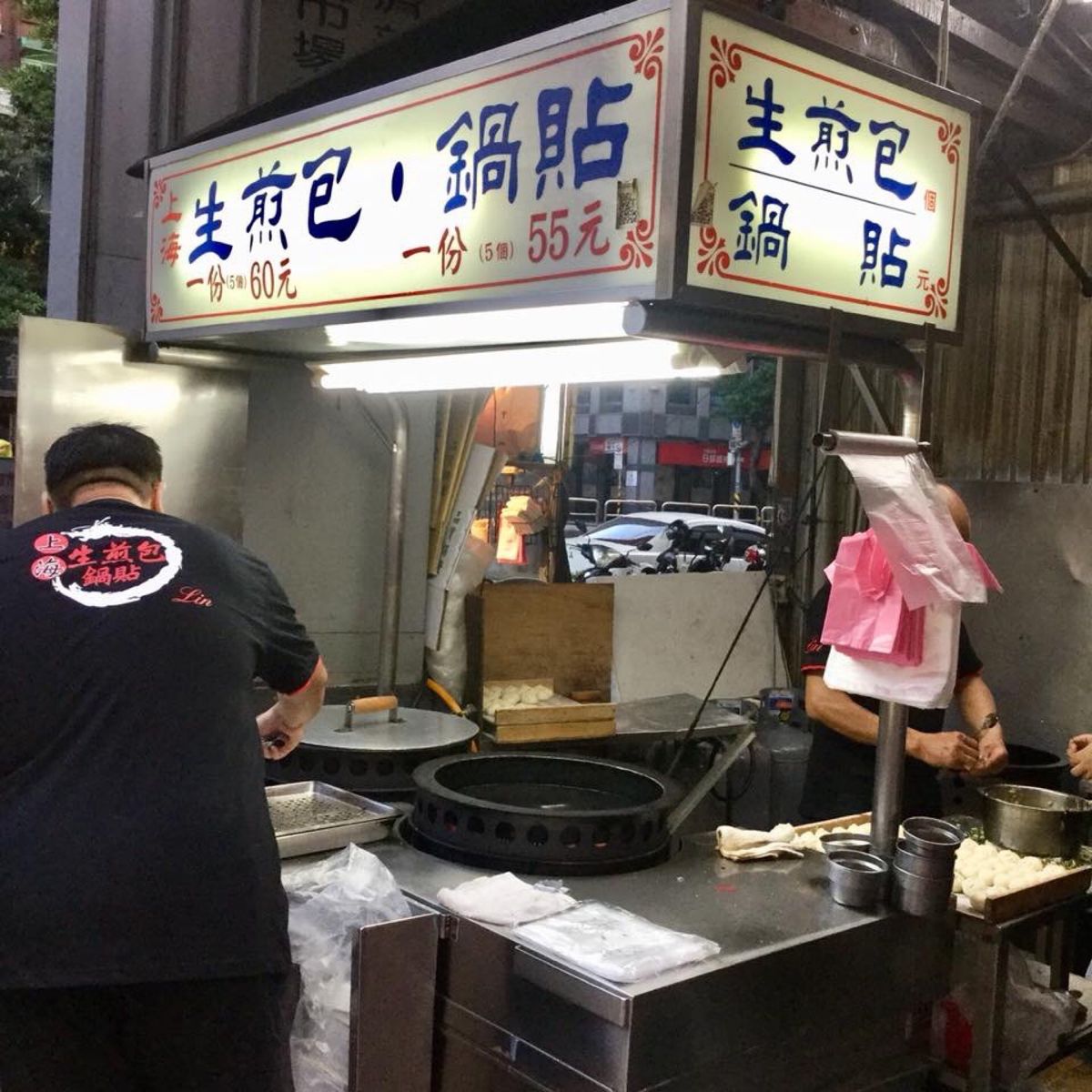 台北夜市。
先ずは、臨江街夜市。夕方だったからまだ明るい！