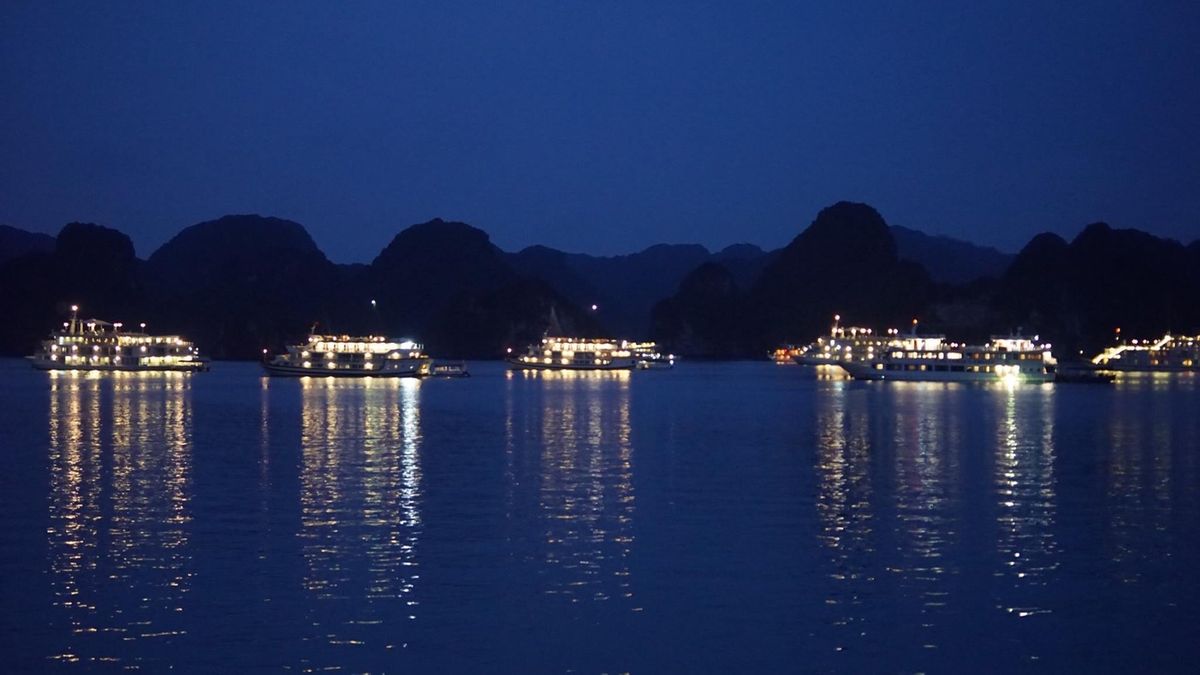 ハノイ５日目。
ハロン湾１泊２日クルーズ。