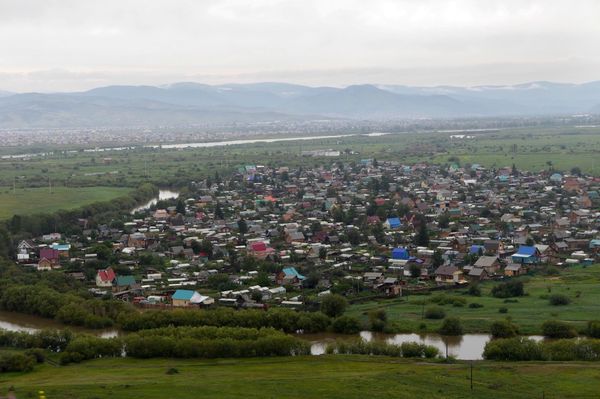 ロシア連邦・Irkutsk「シベリア鉄道(ロシア)」の写真：電車旅で30分停車したウラン・ウデの町。...