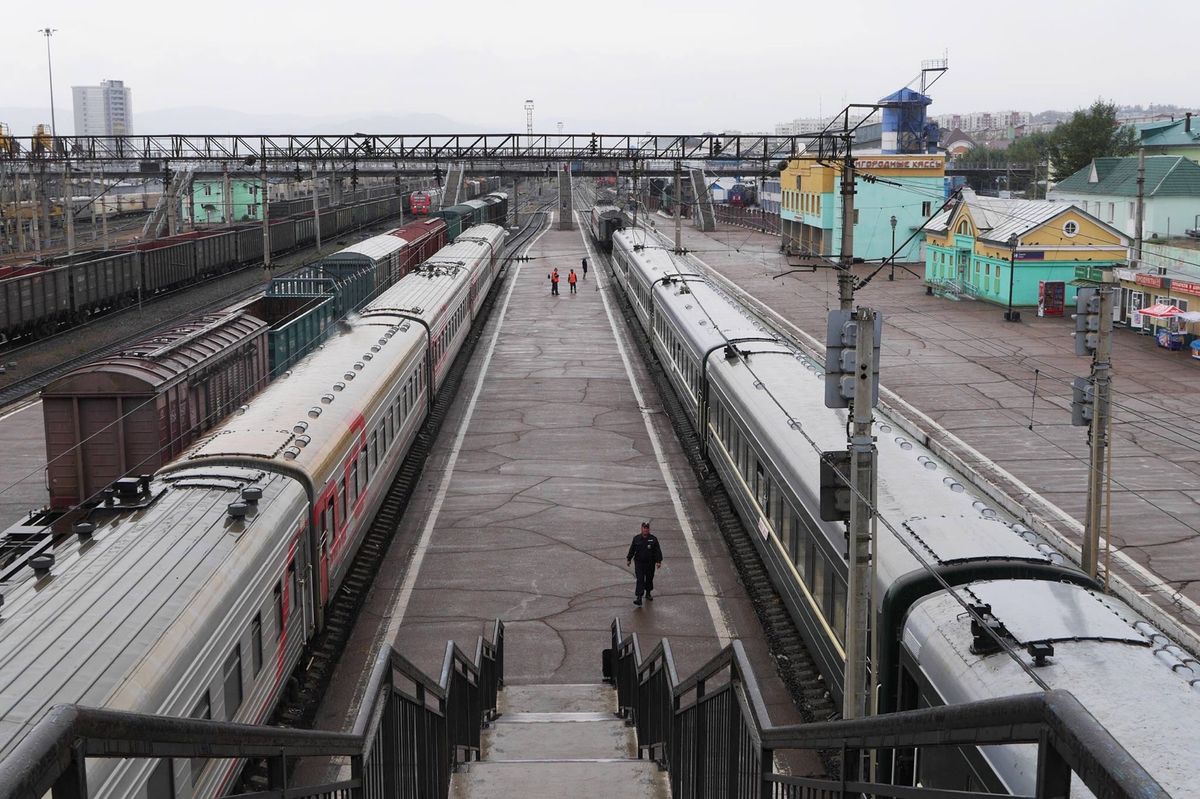 電車旅で30分停車したウラン・ウデの町。
自然豊かでよい町！