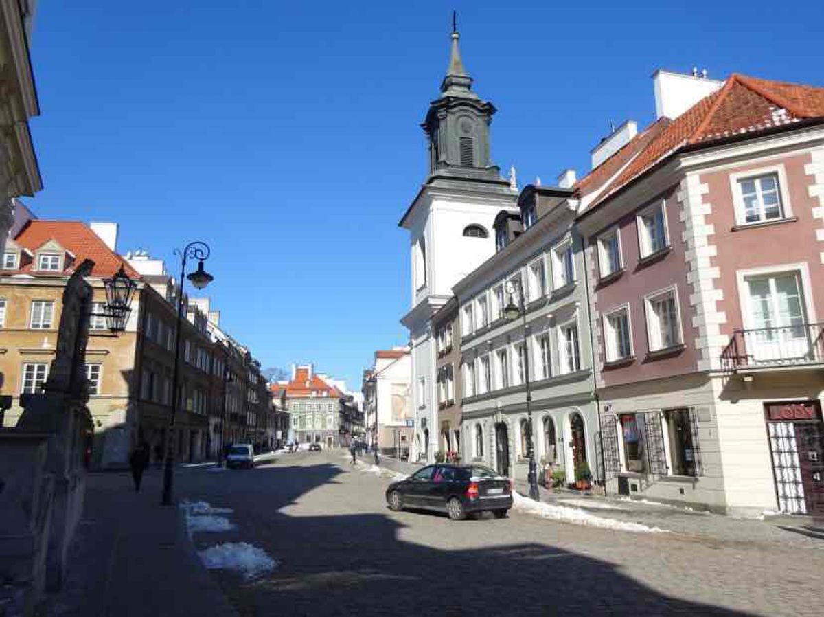 ワルシャワの旧市街をお散歩。寒波の後で寒いけど、晴れてるので気持ちがいい。...