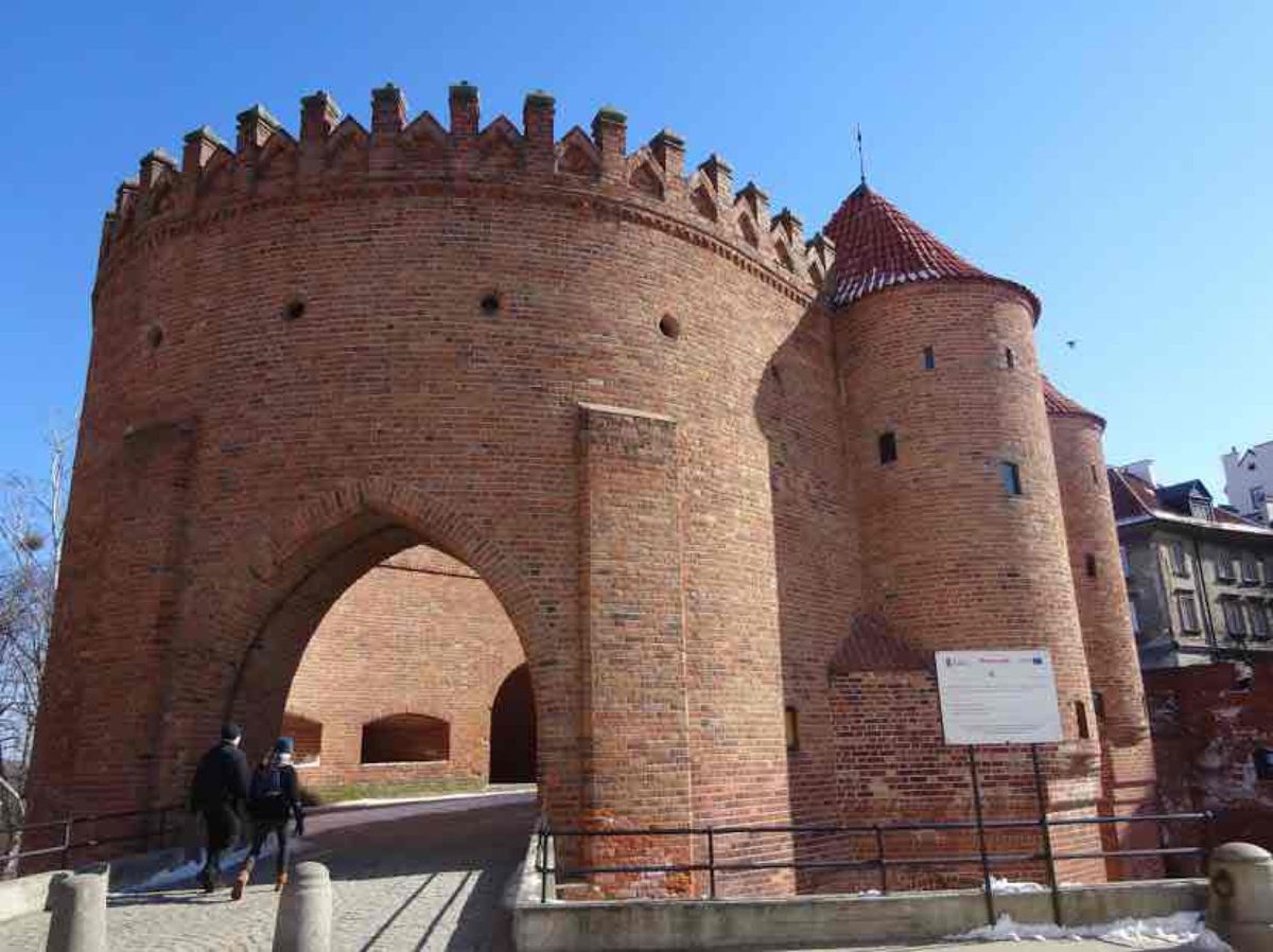 ワルシャワの旧市街をお散歩。寒波の後で寒いけど、晴れてるので気持ちがいい。...