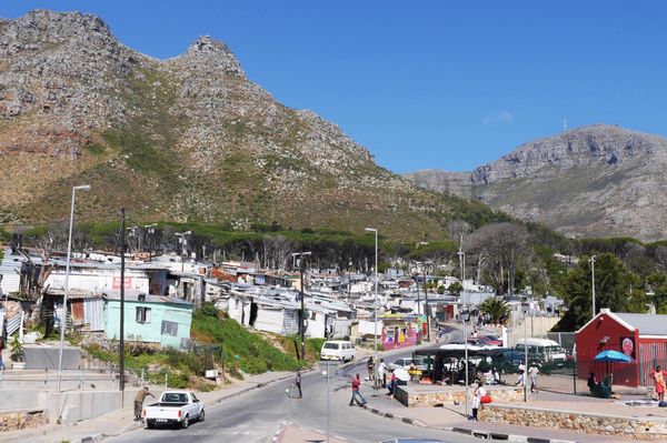 南アフリカ・Cape Town「南部アフリカ旅(南アフリカ)」の写真：ケープタウン近郊のスラム街。
ミニツアー...