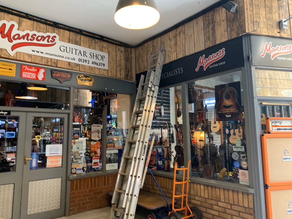 イギリス南西部デヴォン州 エクセターへは夫の希望で行きましたが、その目的は...