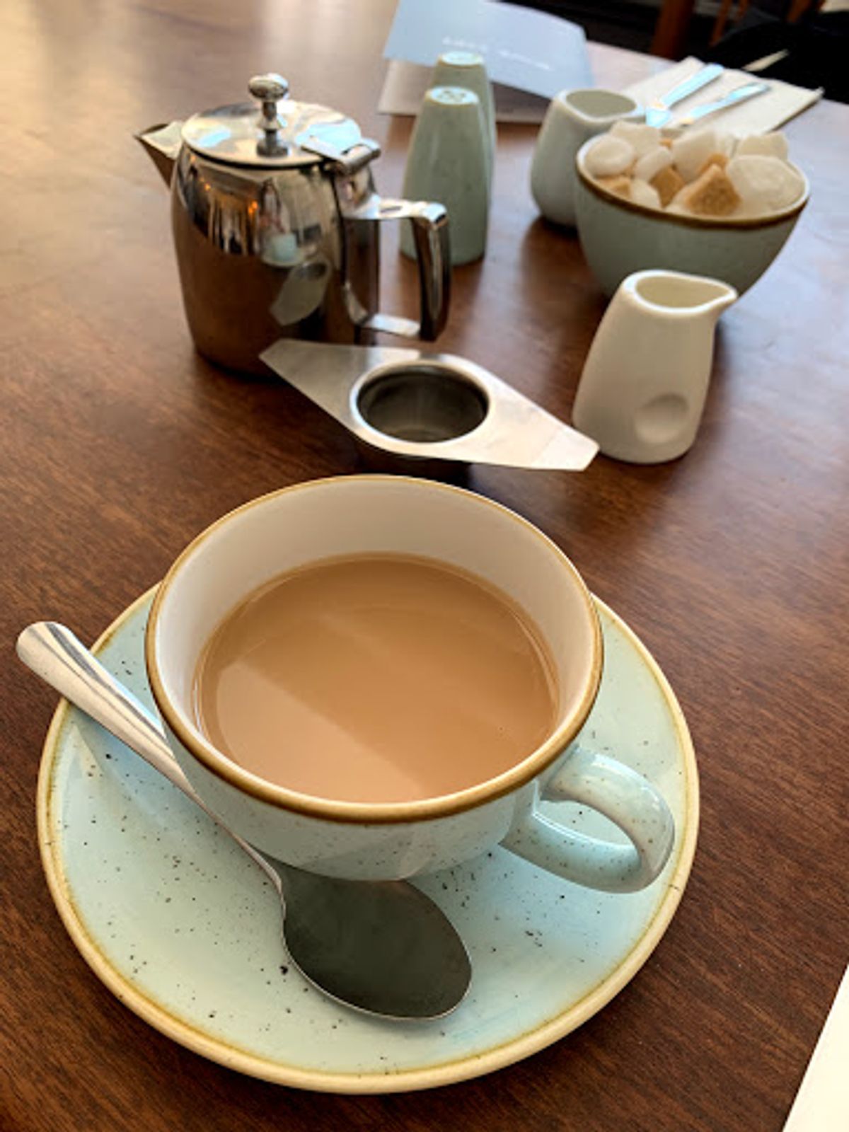 私のお目当てはクリームティー。
クロテッドクリームはデヴォン州が発祥でそ...