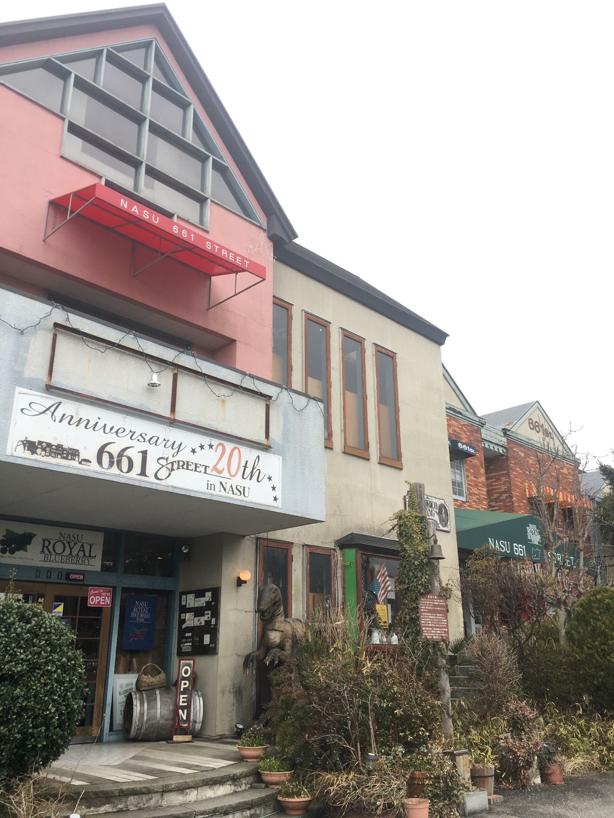 那須リゾートショッピングパーク６６１ＳＴ。
別々の建物に見えるけど、中は小...