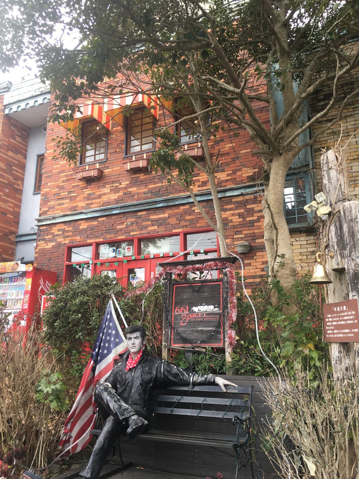 那須リゾートショッピングパーク６６１ＳＴ。
別々の建物に見えるけど、中は小...