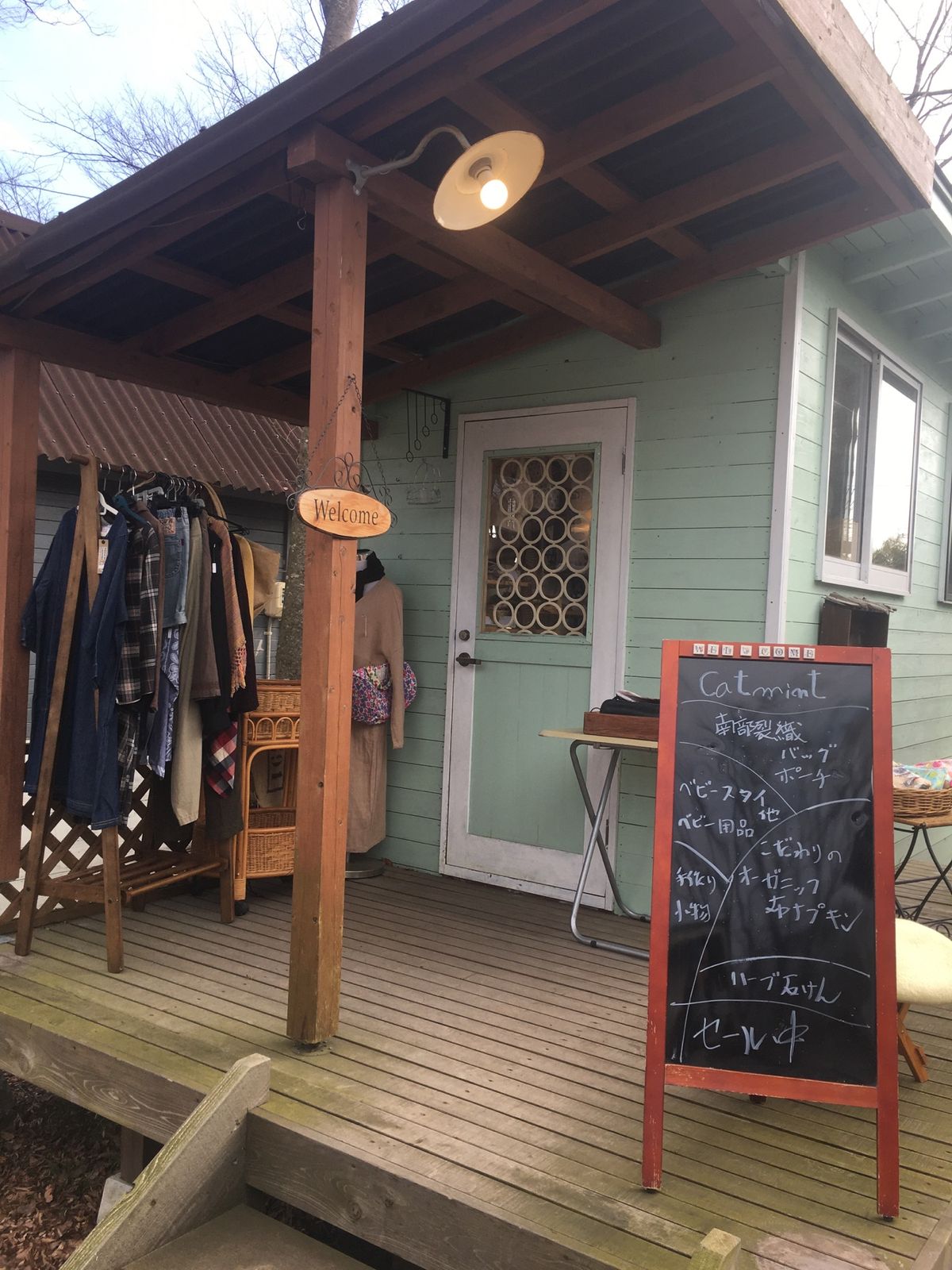 カシュカシュの森。
めっちゃくちゃ小さい作家モノのお店の集合体。1点ものを...