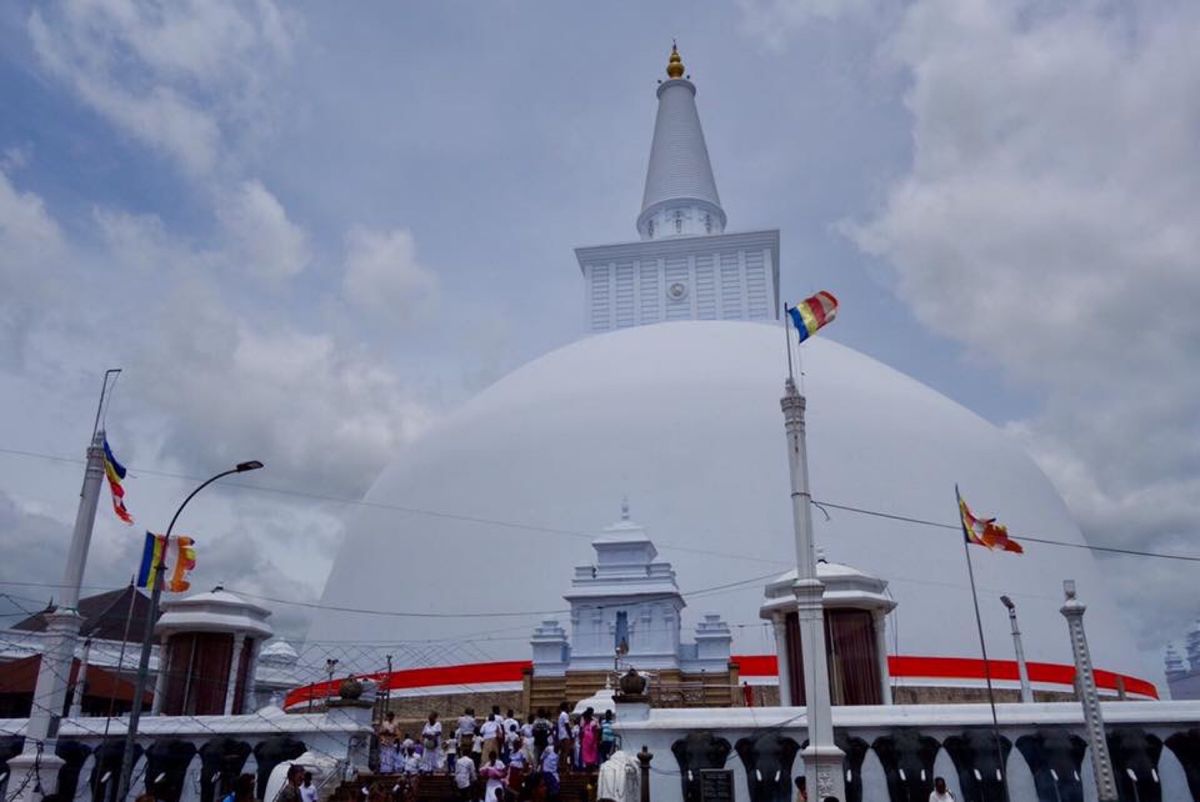 スリランカ４日目。
トゥクトゥクをチャーターし、アヌラーダプラまで行き半日観光。