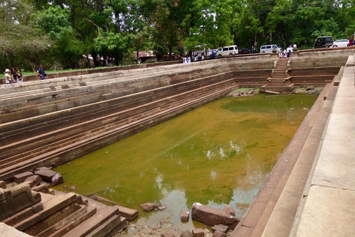 スリランカ４日目。
トゥクトゥクをチャーターし、アヌラーダプラまで行き半日観光。