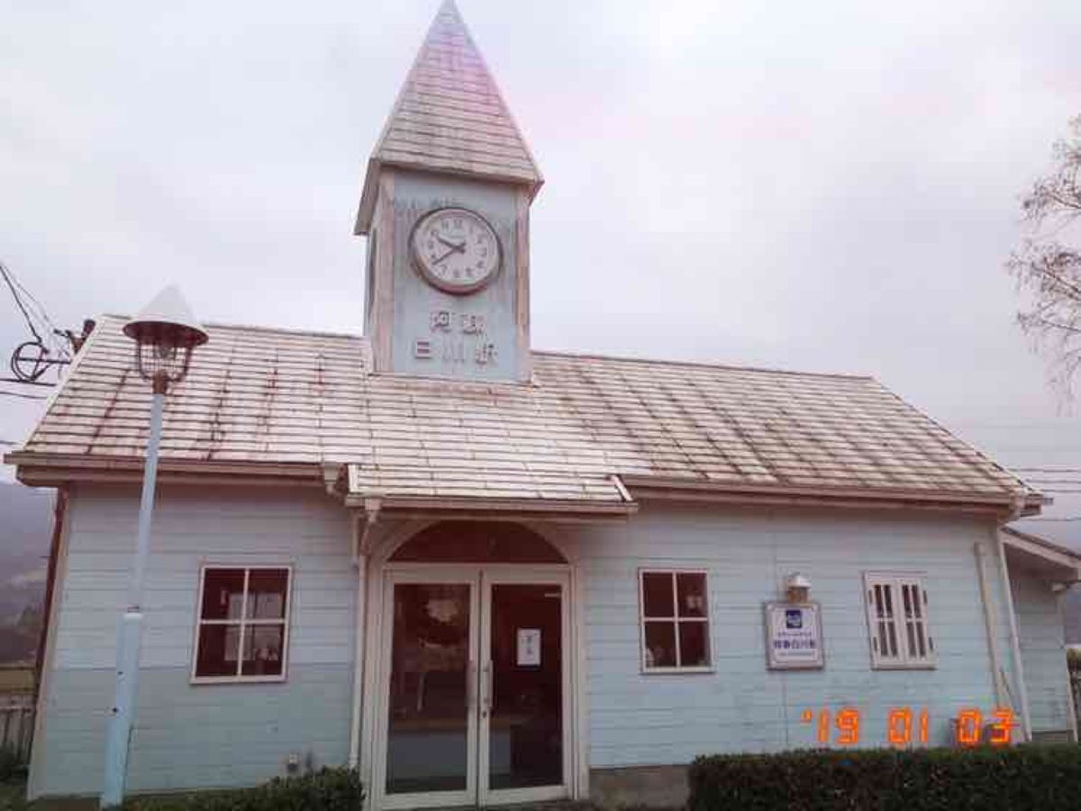 阿蘇白川駅、
石窯 ピッツァ カフェ スタジオーネ