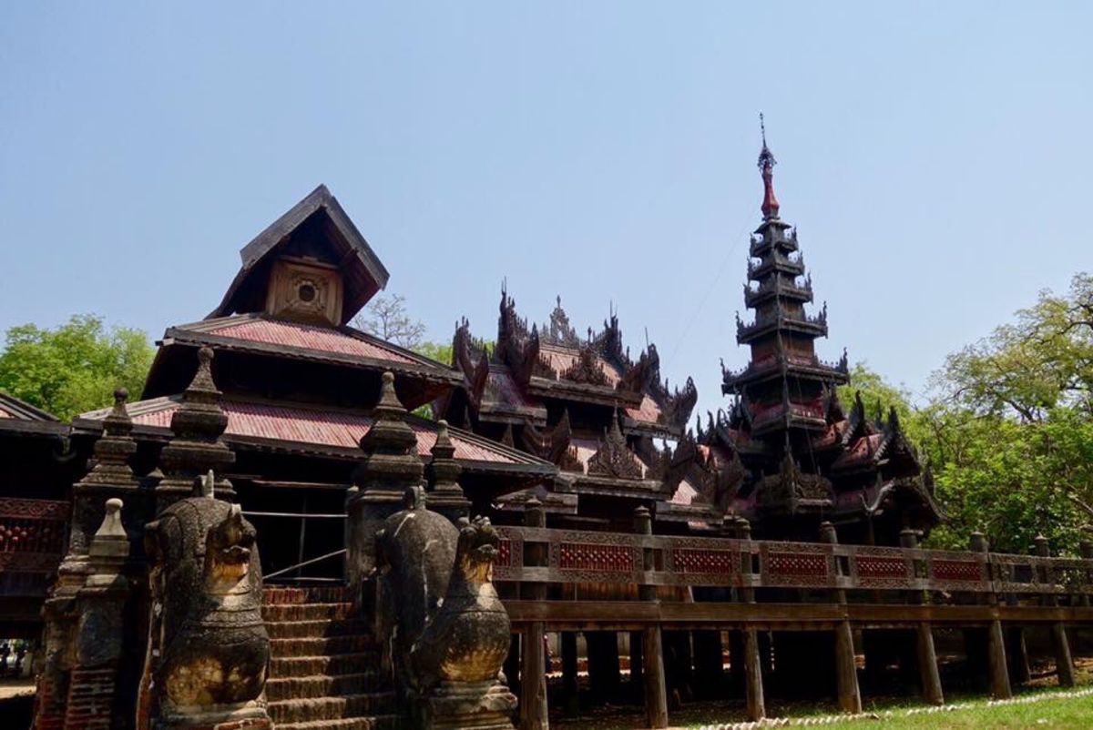 ミャンマー４日目。
バガン３日目。
チャーターで近郊観光。
聖地ポッパ！