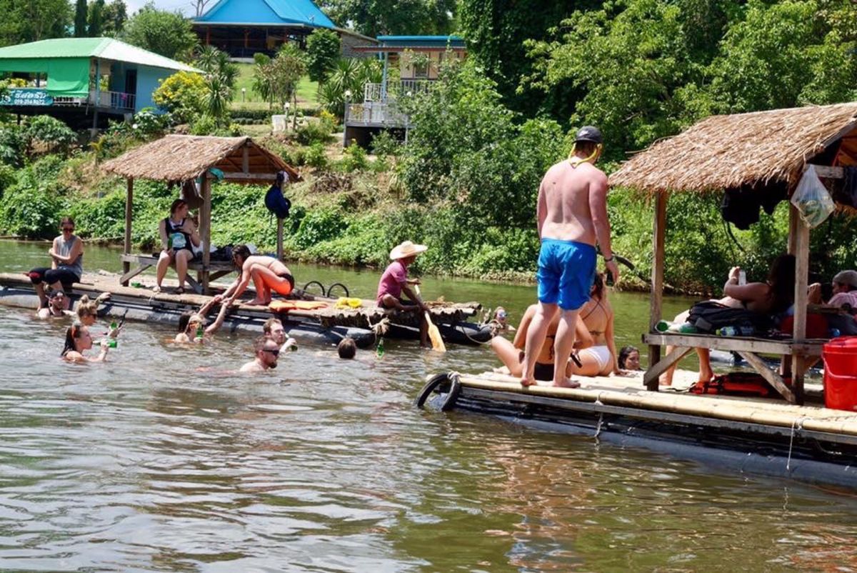 バンコク２日目。
デイツアーで郊外に。