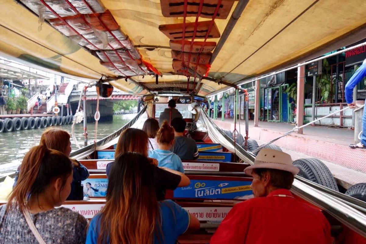 バンコク３日目。
乗り合いボート、MRT、ロトゥ、ソンテウを乗り継いでピン...