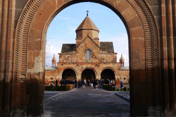 アルメニア・Yerevan「コーカサス旅(アルメニア)」の写真：世界遺産のエチミアジンの大聖堂と教会群な...