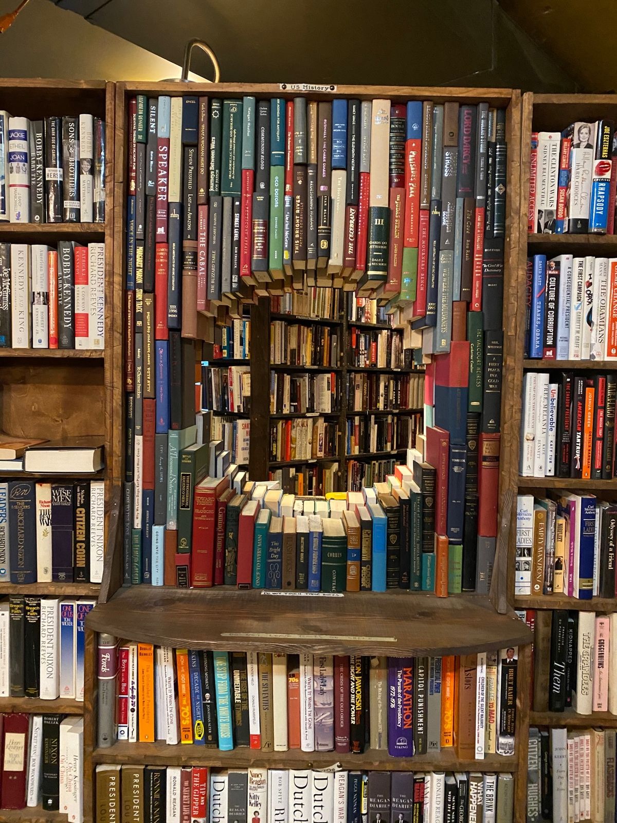 THE LAST BOOK STORE