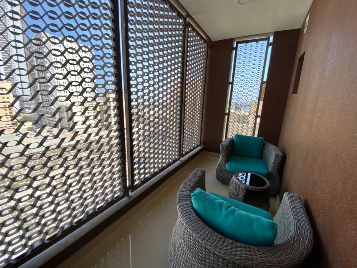 バーレーンで泊まったホテルからの眺め
あちこちが建設中だった！
バルコニー...