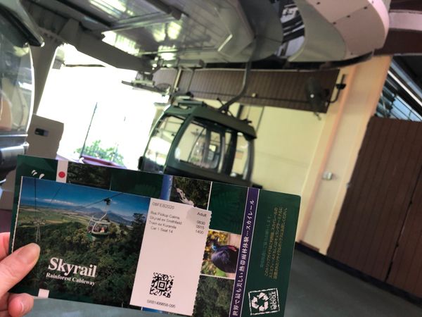 オーストラリア連邦・ケアンズ「オーストラリア」の写真：Skyrailとキュランダ鉄道

緑に囲...