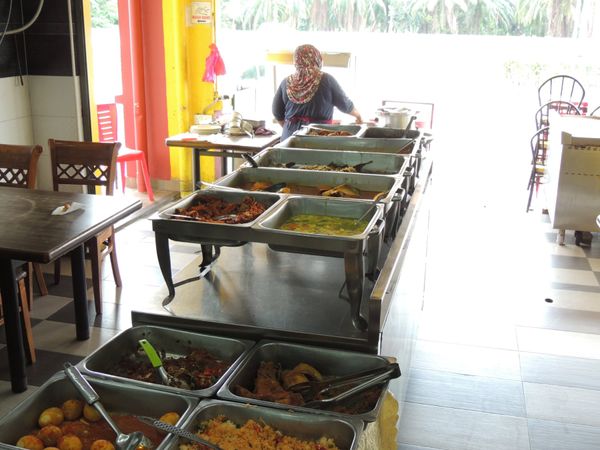 マレーシア・マラッカ「2020年 首都クアラルンプール　古都マラッカ」の写真：ホテルの並びのインド系レストラン