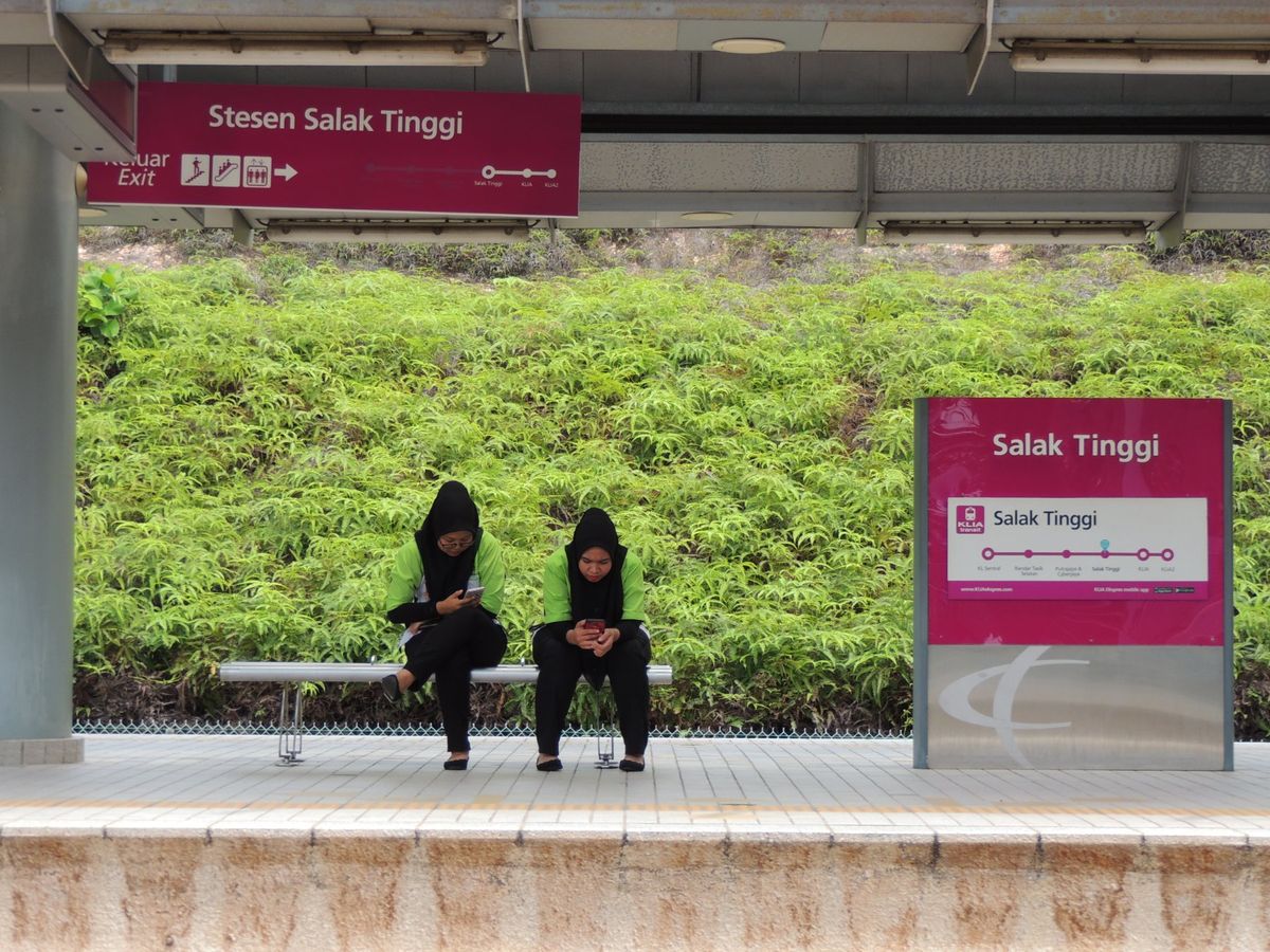 クアラルンプールから空港までの鉄道駅。