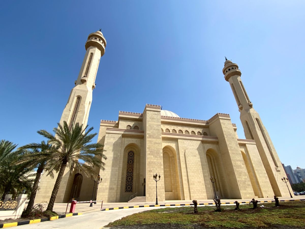 Al Fateh Grand Mosque
モスクのすぐ横はだだ広い空き地...
