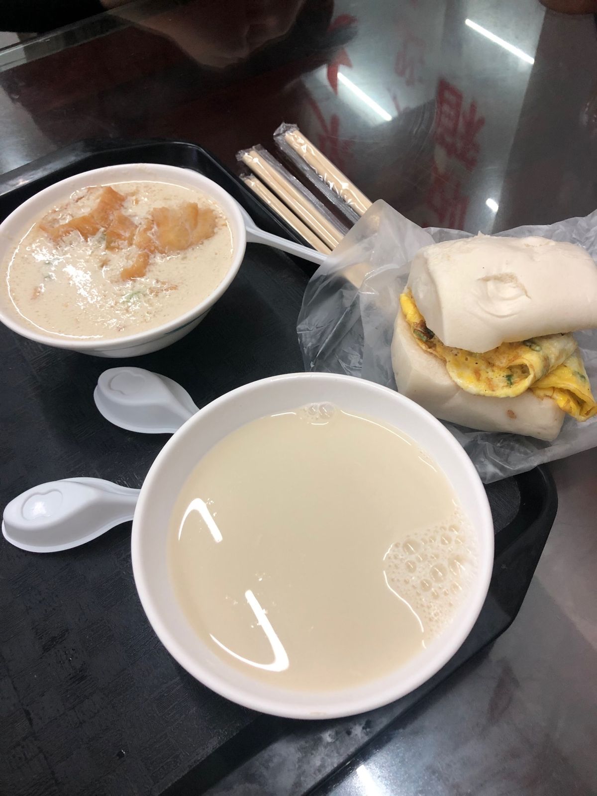 食べてばっかり。こんなにごはんに特化した旅行は初。たまにはこんな旅行もあり！