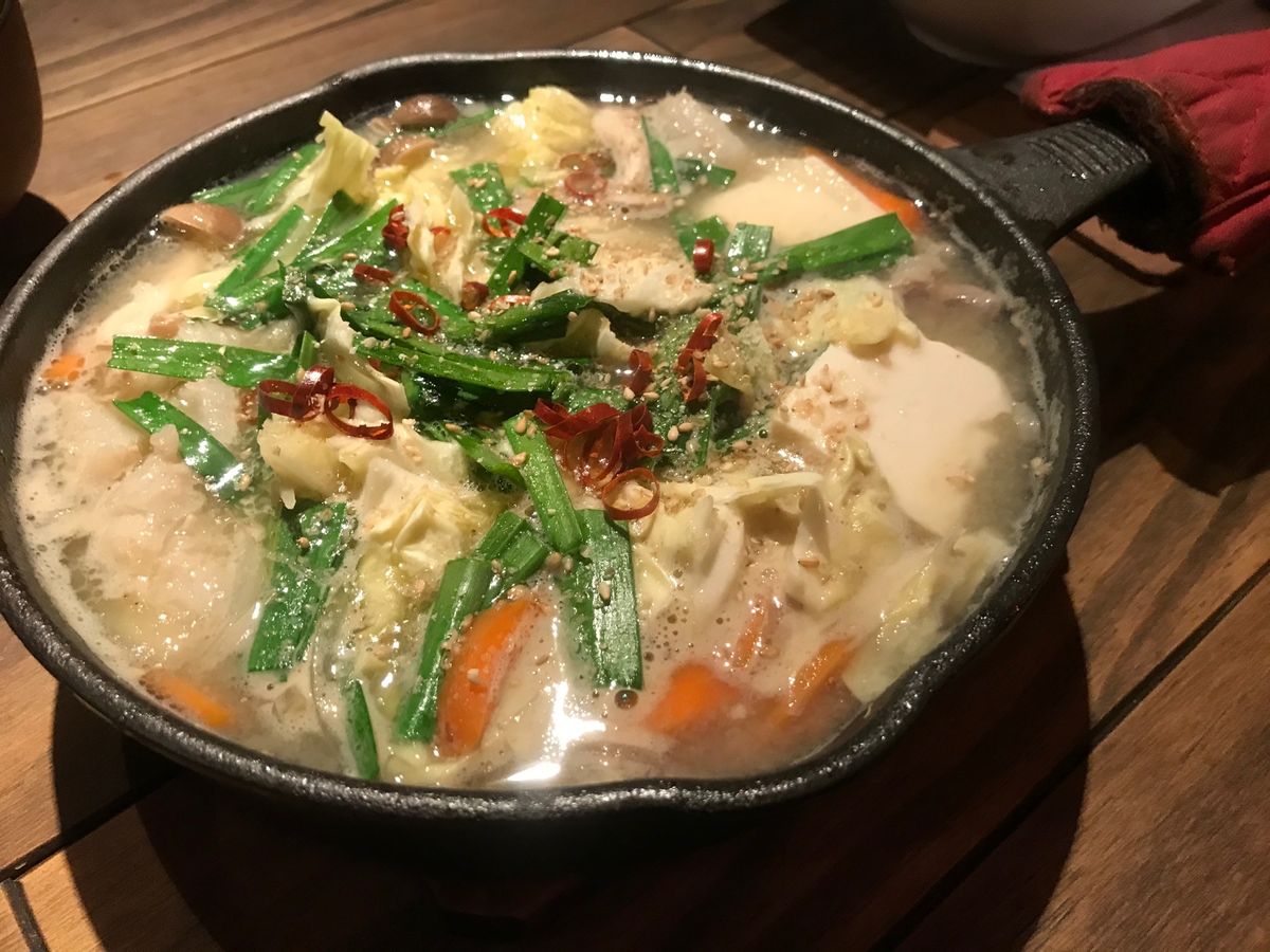 元祖博多めんたい重
お店はかなり待つとのことで、お持ち帰り弁当を頼み、
ホ...