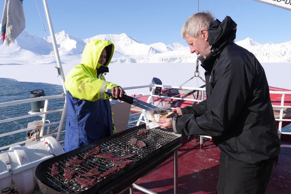 スヴァールバル諸島でのクルージングツアー
4月末では 動物は見られず
ホッ...
