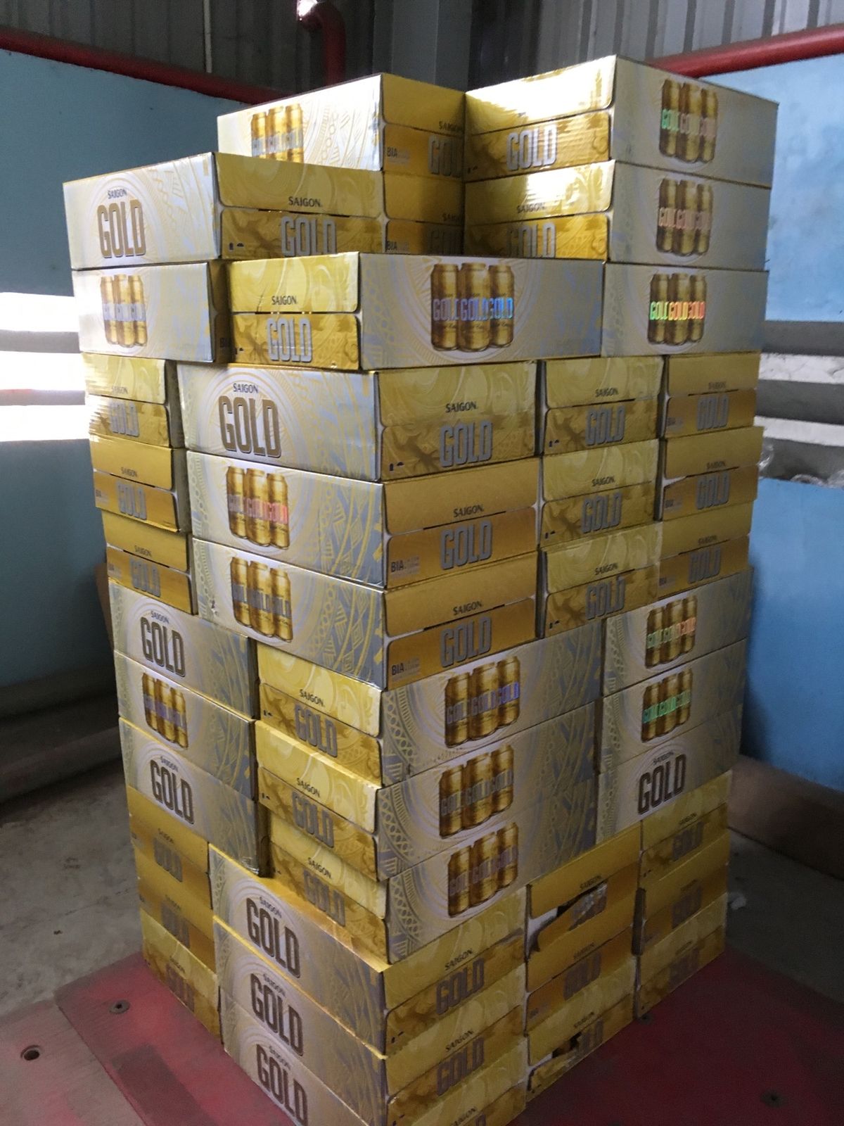 物通センターに行って分けてもらった希少なビアサイゴンゴールド。ベトナムビー...