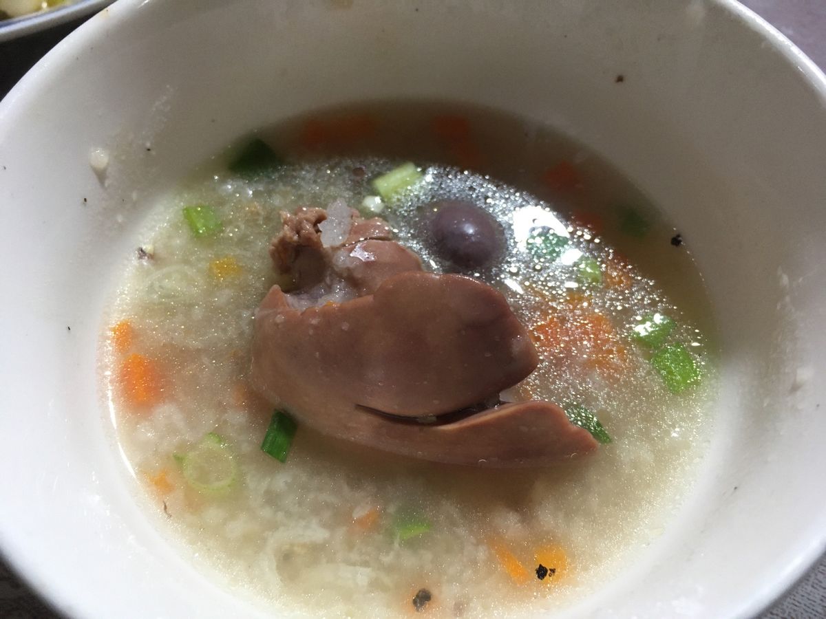 絞めたての鶏粥、新鮮なレバーが素晴らしい。
別の飲みでの鶏肉も自然な旨味が...