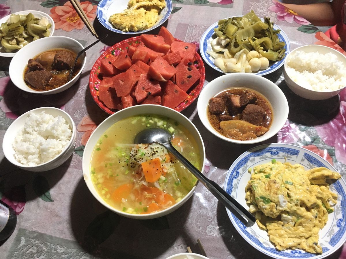 絞めたての鶏粥、新鮮なレバーが素晴らしい。
別の飲みでの鶏肉も自然な旨味が...