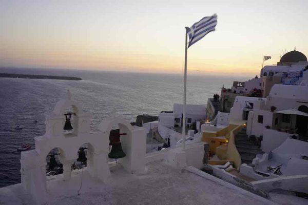 ギリシャ・サントリーニ島「バイク🛵をレンタルしてサントリーニ島をツーリング」の写真