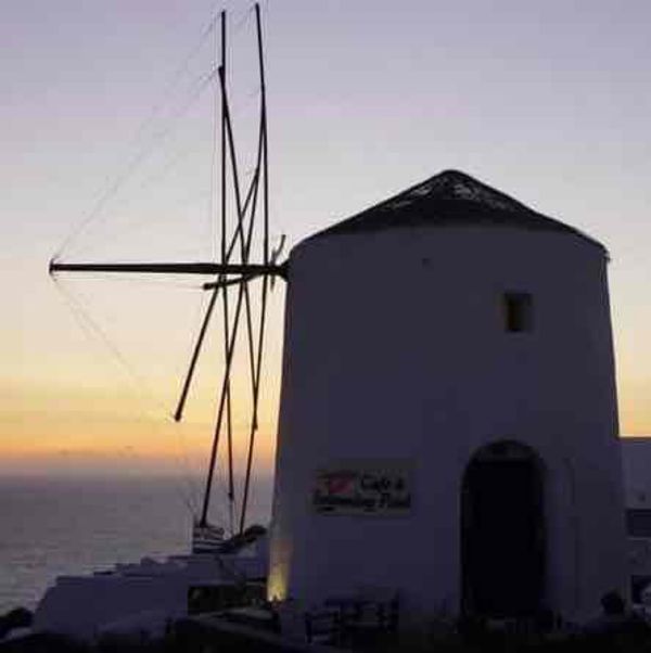 ギリシャ・サントリーニ島「バイク🛵をレンタルしてサントリーニ島をツーリング」の写真