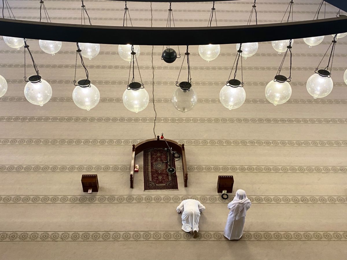 二階からの景色とお祈りの様子
結構思い思いのタイミングでやって来て
思い思...