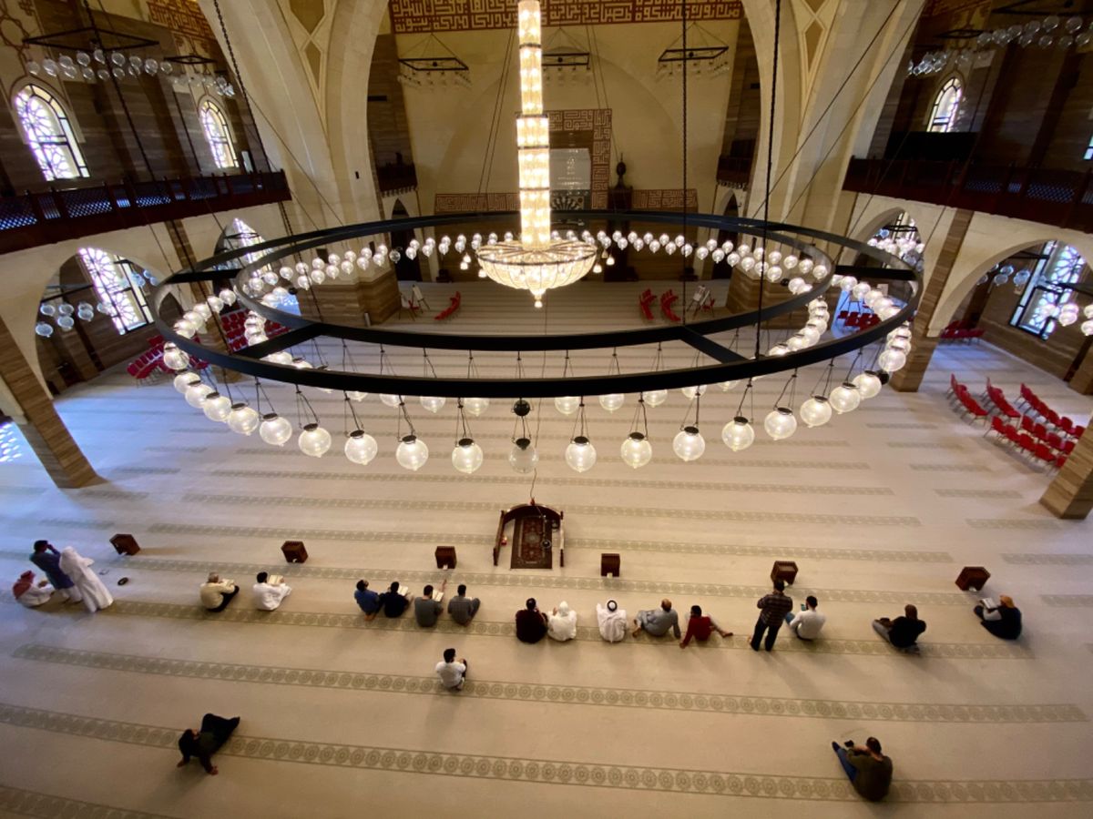 二階からの景色とお祈りの様子
結構思い思いのタイミングでやって来て
思い思...