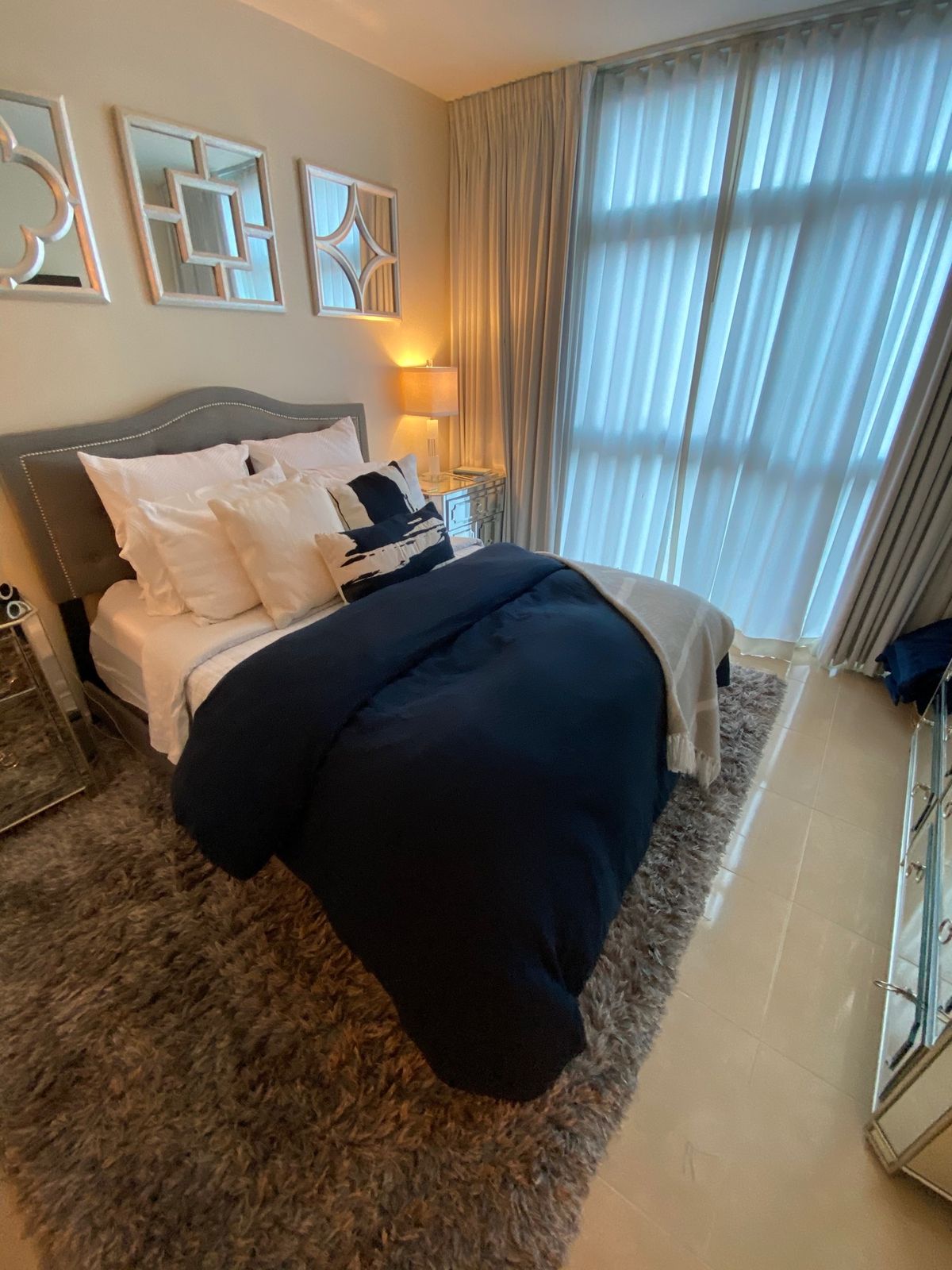 マリーナデルレイという全米最大のヨットハーバーに隣接するタワーマンション
...