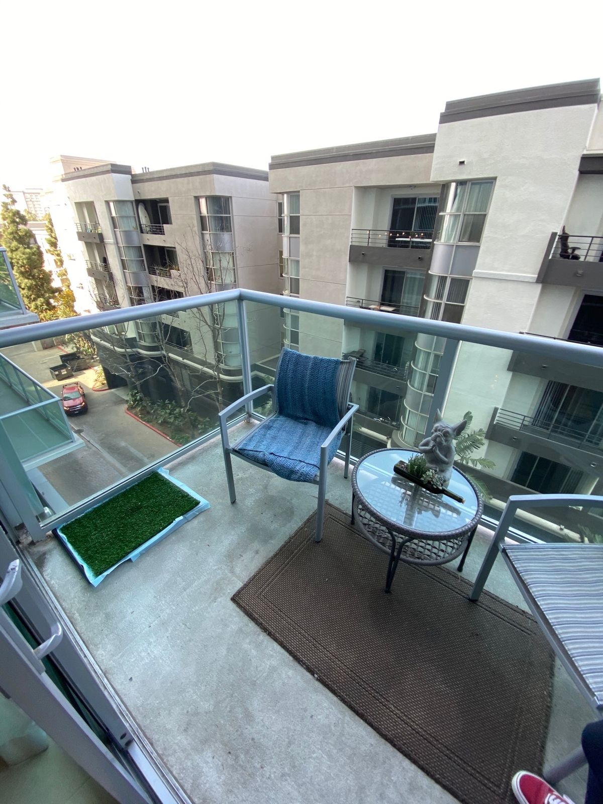 マリーナデルレイという全米最大のヨットハーバーに隣接するタワーマンション
...