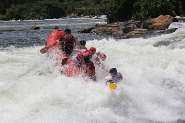 ウガンダ・Kampala「ウガンダ インターンシップ」の写真：ナイル川でラフティング！
激しすぎて本当...