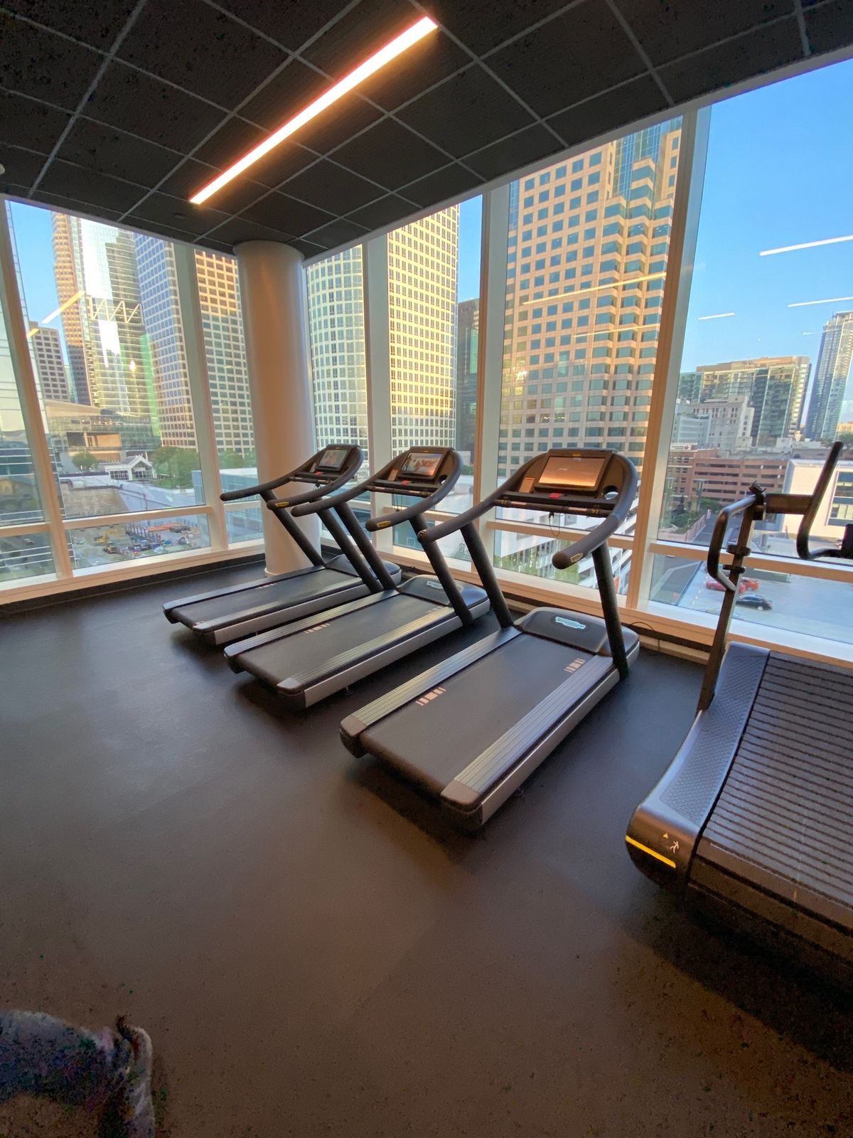 ダウンタウン中心部のおしゃれコンド