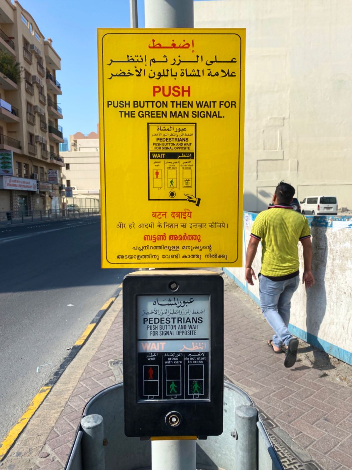 街歩きのあれこれ

1枚目/お煎餅みたいな食べ物？作ってたんだけど、何かな...