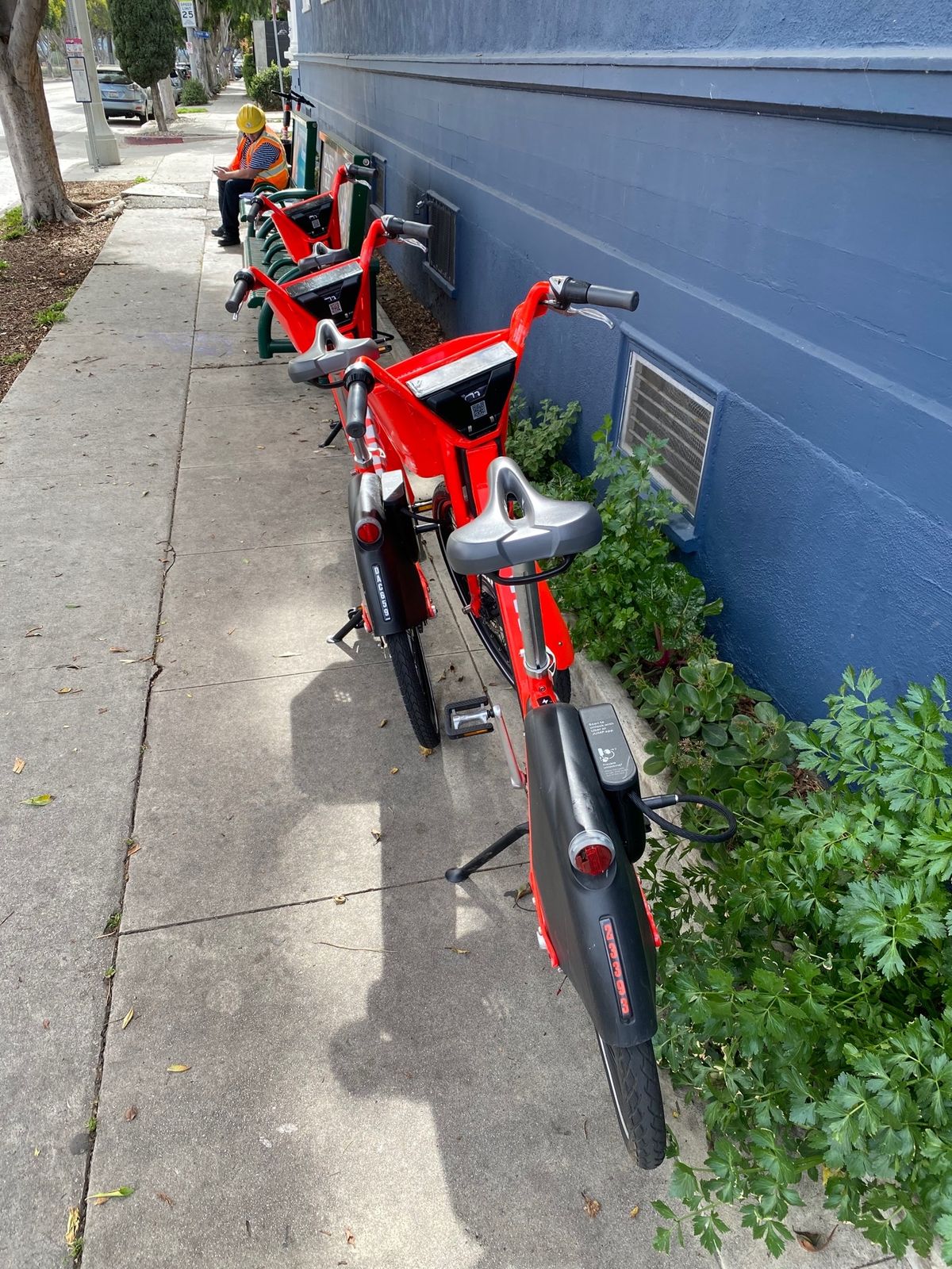 ロスではuberの貸してるチャリや電動キックボードで快適に移動できます。乗...