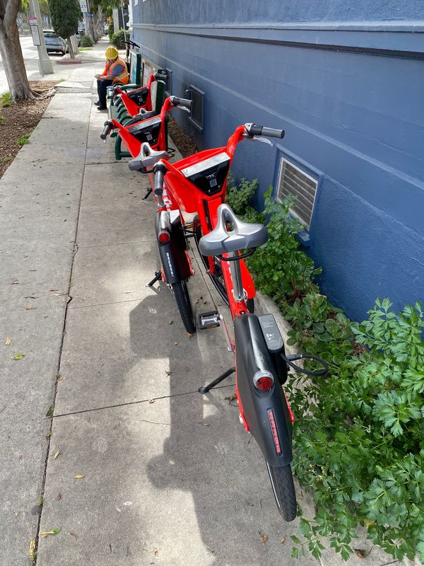 アメリカ(米国)「ロサンゼルス不動産巡り旅」の写真：ロスではuberの貸してるチャリや電動キ...