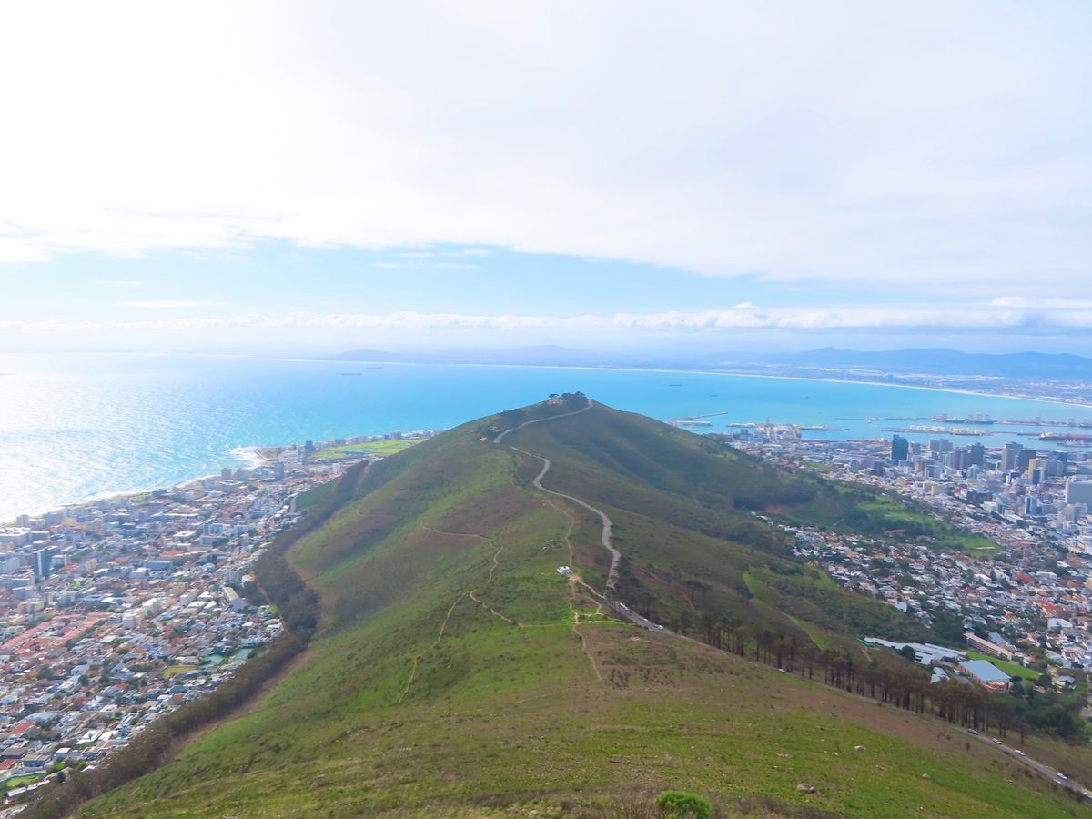 ライオンズヘッドの頂上を目指す　
まだ「ハイキング」だったときの景色
すで...