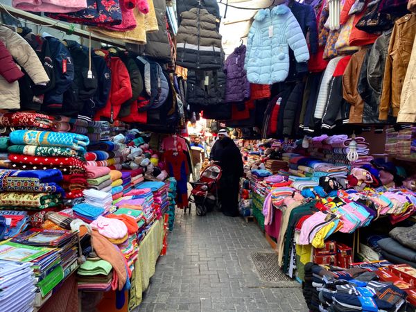 バーレーン・マナマ「1日弾丸バーレーン旅行」の写真：スークの風景あれこれ
裏の通りのほうは色...