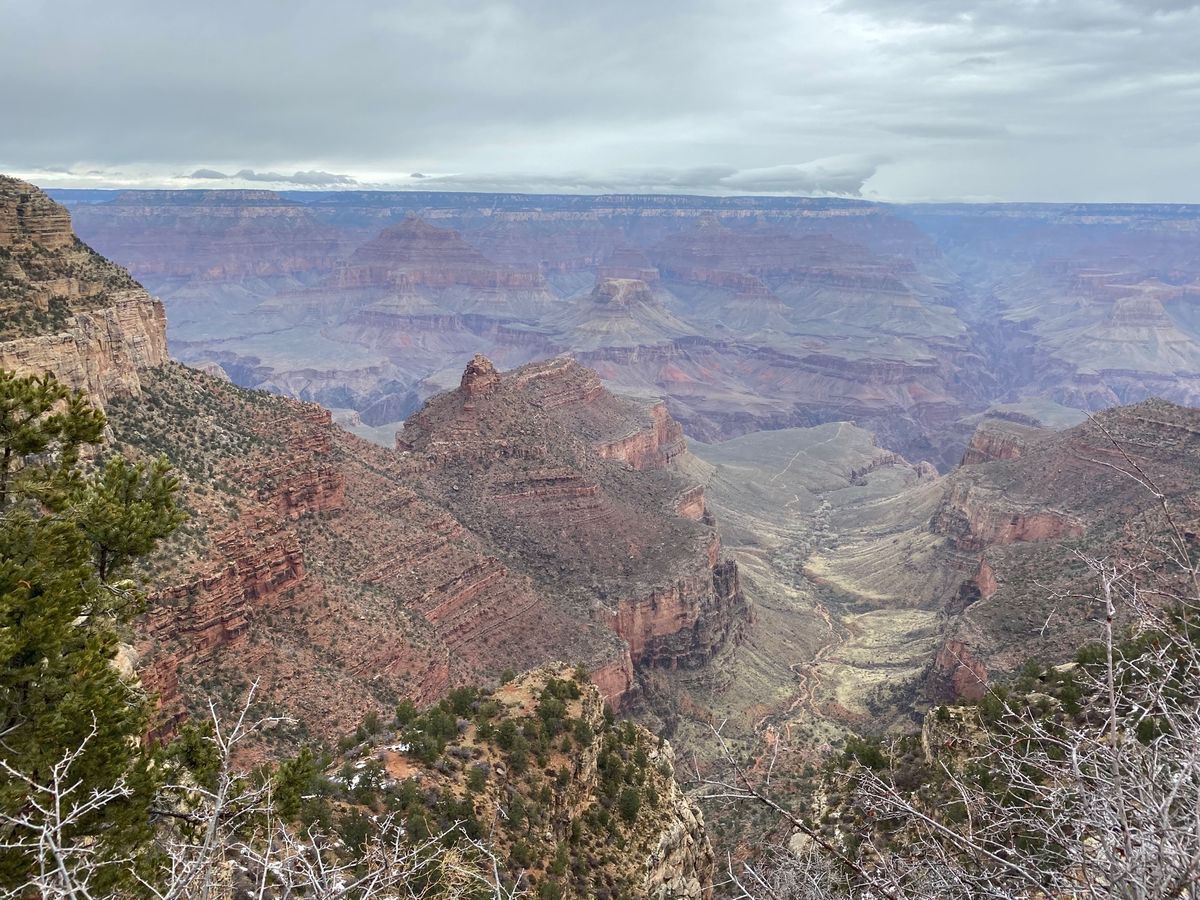 セスナに乗ってグランドキャニオンへ
朝5時起きで1.5時間ぐらいかけて、東...