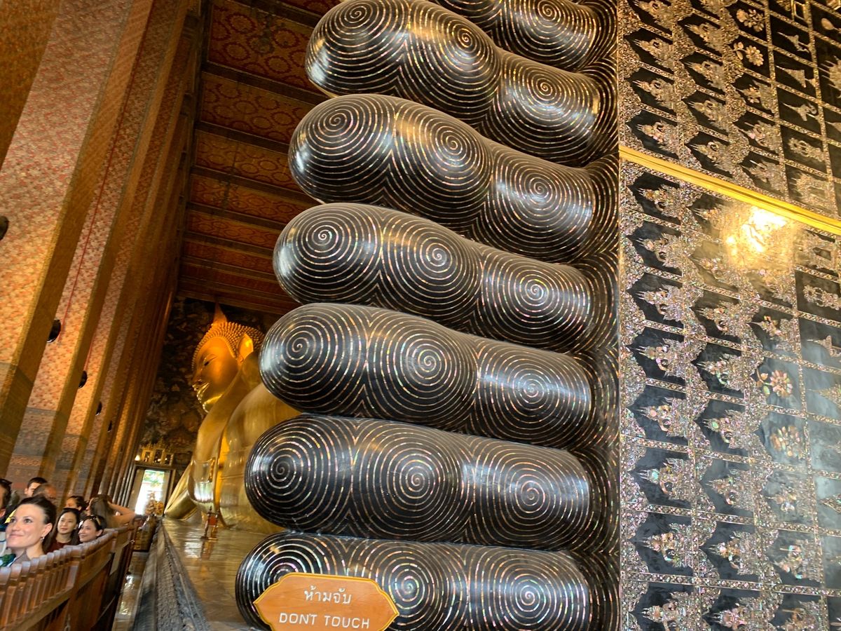 最終日
みんなもご存知ワット・ポーへ
カラフルで豪華でとっても素敵だった✨...