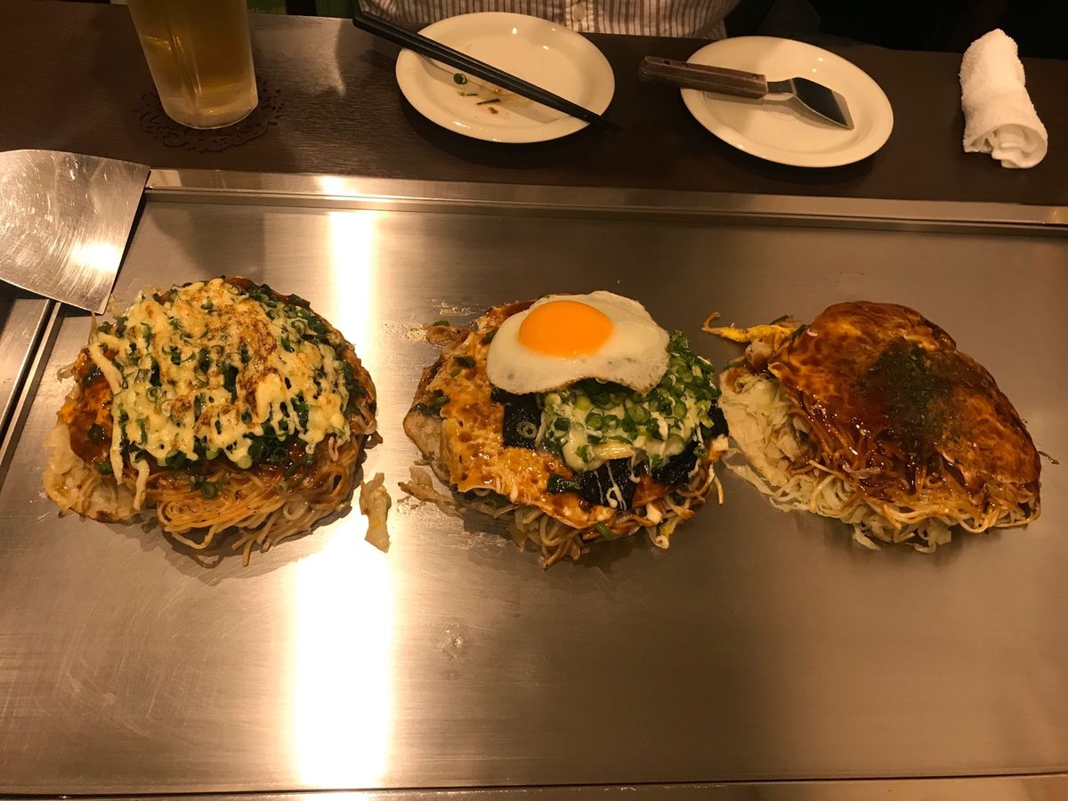 尾道で食べた、あかとらの海鮮丼とアイス最中
広島焼きのお店で食べた牡蠣が絶品
