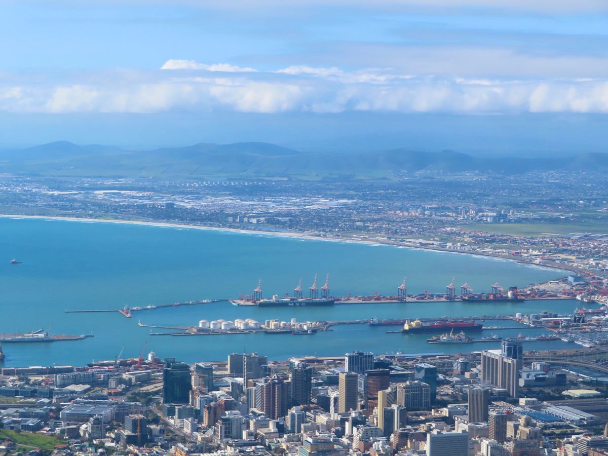 しつこいけど絶景すぎたので
ライオンズヘッド頂上からの眺めラスト

ところ...